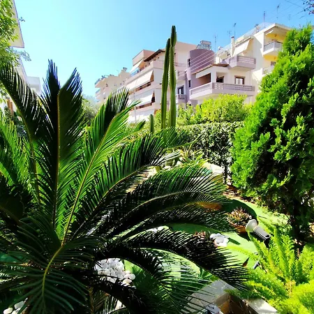 Anastasia'S Apartment With Yard-2