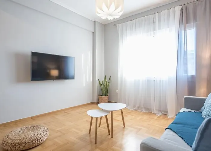 Luxurious Apt In Megaro Moussikis Metro Station